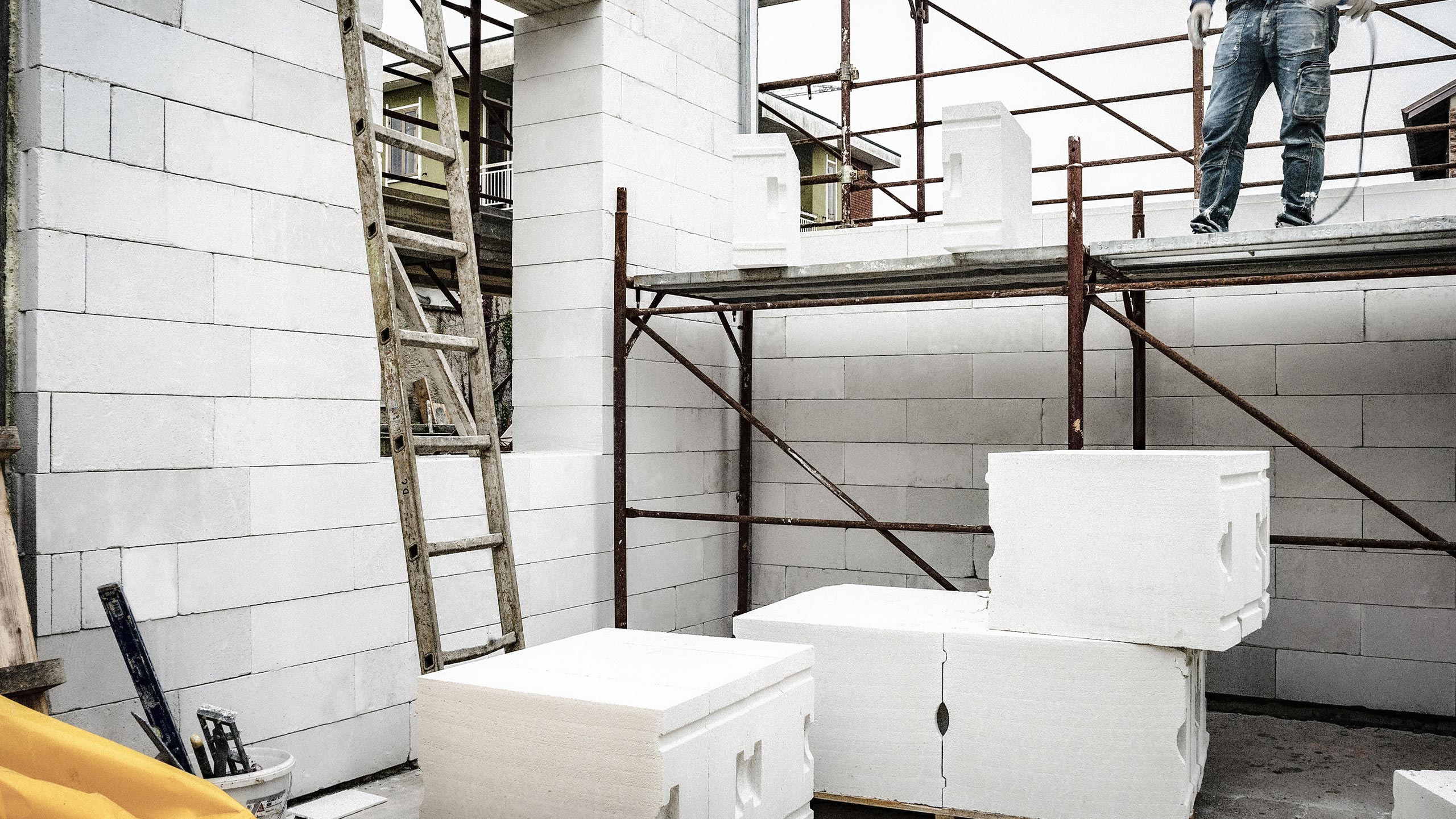 Come realizzare una parete isolante monostrato con i blocchi in CAA