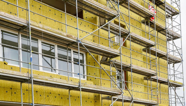 Lavori di rifacimento delle facciate di un'abitazione