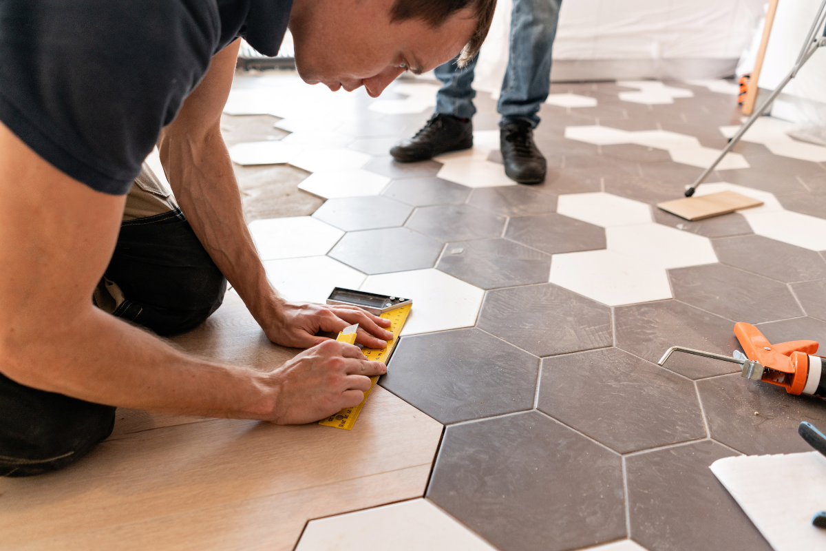 abbinamento parquet e piastrelle bagno
