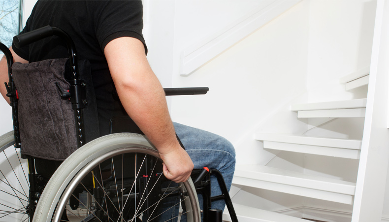 Scalinate non agibili per persone con disabilità motorie