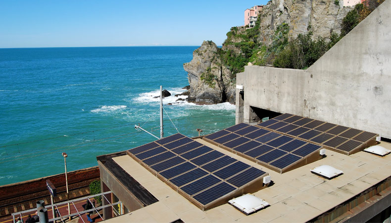 Pannelli solari su casa di villeggiatura
