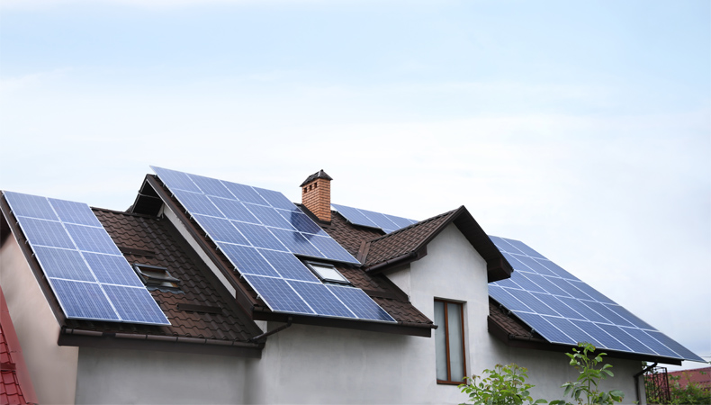 Come fissare i pannelli fotovoltaici sul tetto? Ecco le 7 soluzioni per ogni esigenza