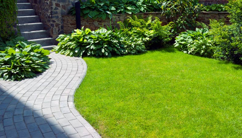 Come pavimentare un giardino senza cemento? 6 idee alternative