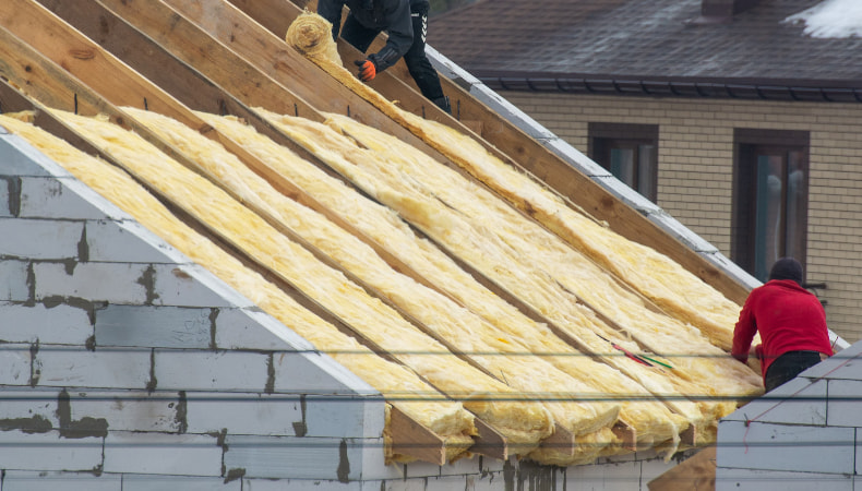 Come migliorare la classe energetica di un appartamento in condominio: isolamento termico del tetto