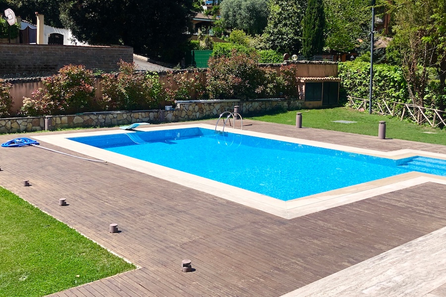 Come realizzare delle piscine interrate economiche? Quali sono gli step per costruire una piscina interrata fai da te?