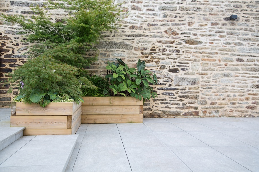 Pavimenti per esterni economici, caratteristiche e posa Perché usare il gres porcellanato per il pavimento da esterno economico